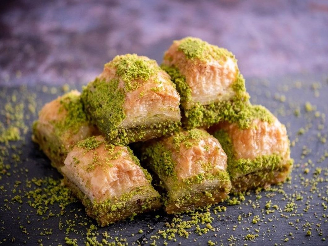 Sade soğuk antep fıstıklı baklava